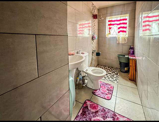 3 BEDROOM FREEHOLD FOR SALE IN LENTEGEUR